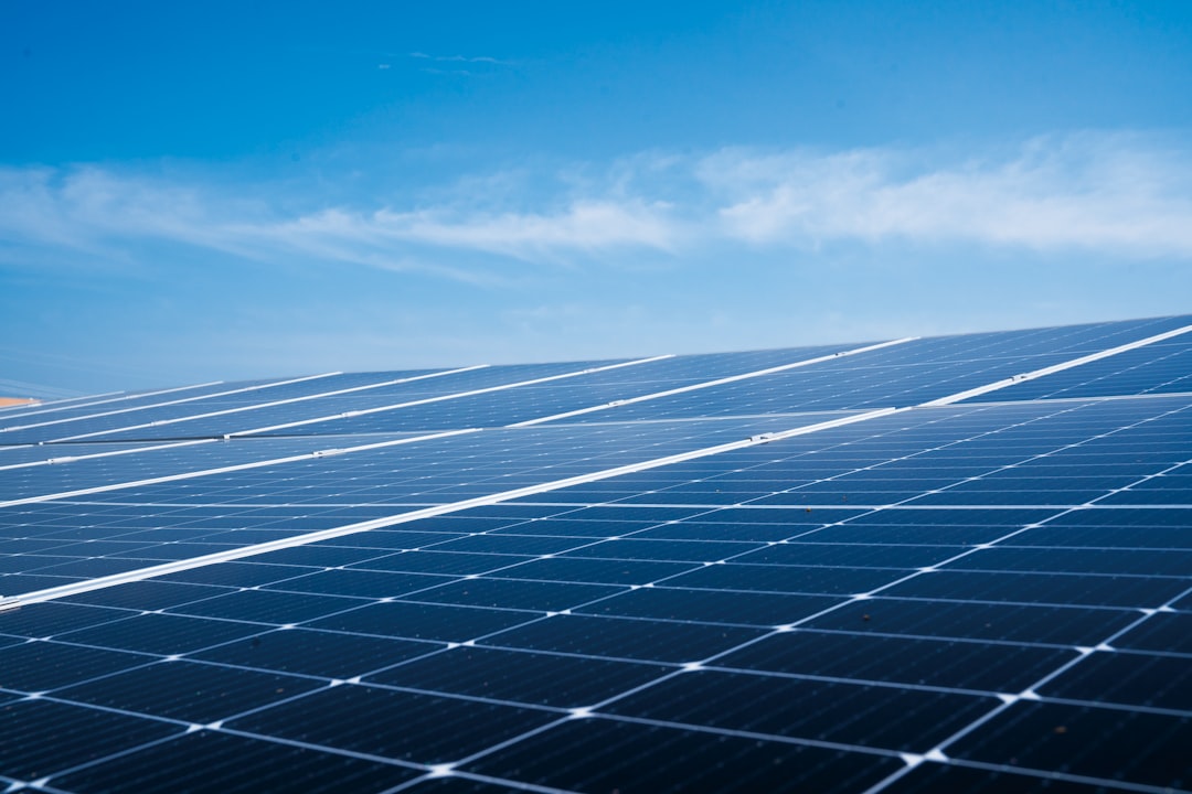 solar-panels-on-a-roof-omfn1pw-n2y